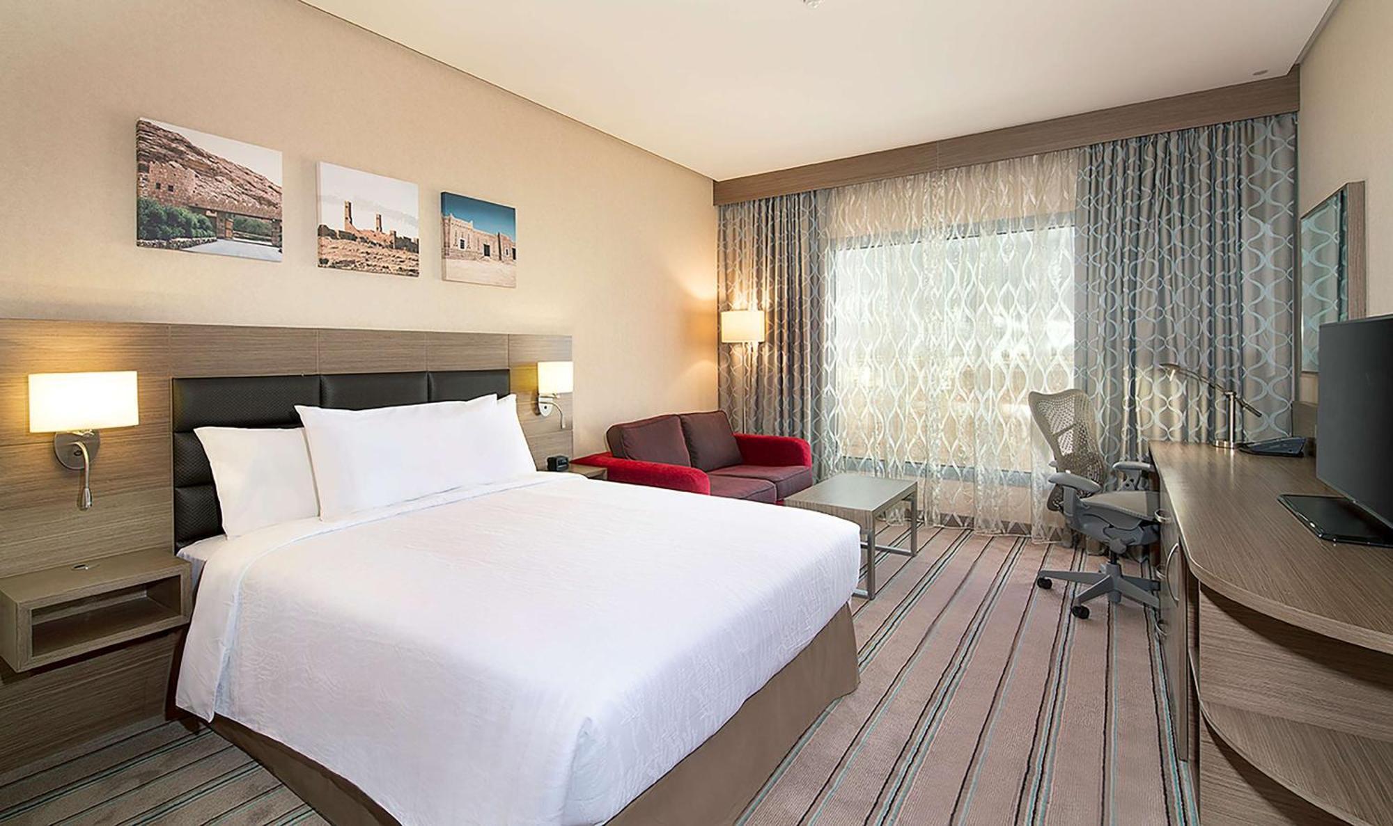 Hilton Garden Inn Tabuk Extérieur photo