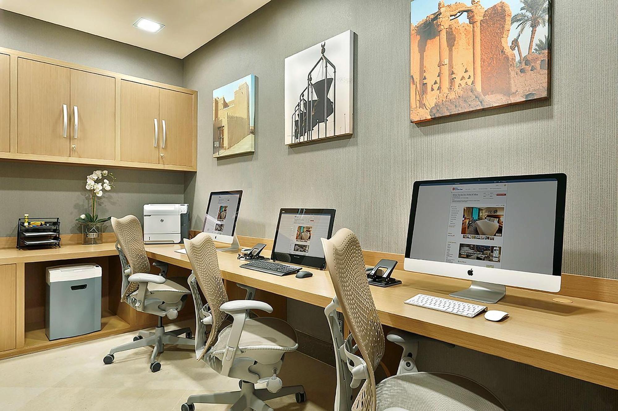 Hilton Garden Inn Tabuk Extérieur photo